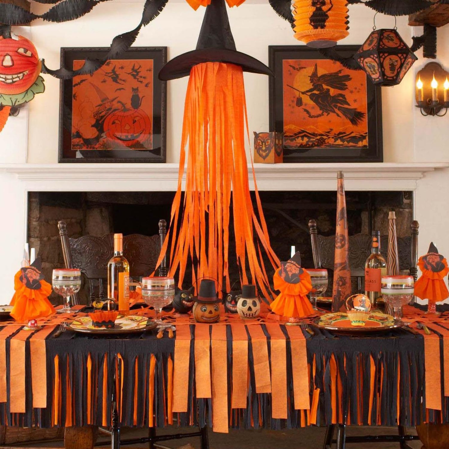 PartyWoo Crepe Paper Streamers 4 Rolls 328ft, Pack of Black and Orange Party Streamers, Crepe Paper for Birthday and Halloween Decorations (1.8 In x 82 Ft/Roll)